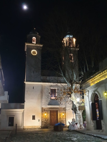 Colonia Kirche bei Nacht