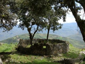 Das Fundament reines runden Hauses passt optimal zur Landschaft