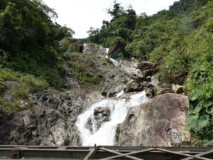 Wasserfall auf dem Weg zum Nationalpark